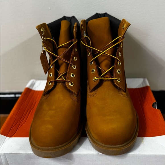 Timberland Tan Boots Rugged Design with Padded Collar - Picture 1 of 4